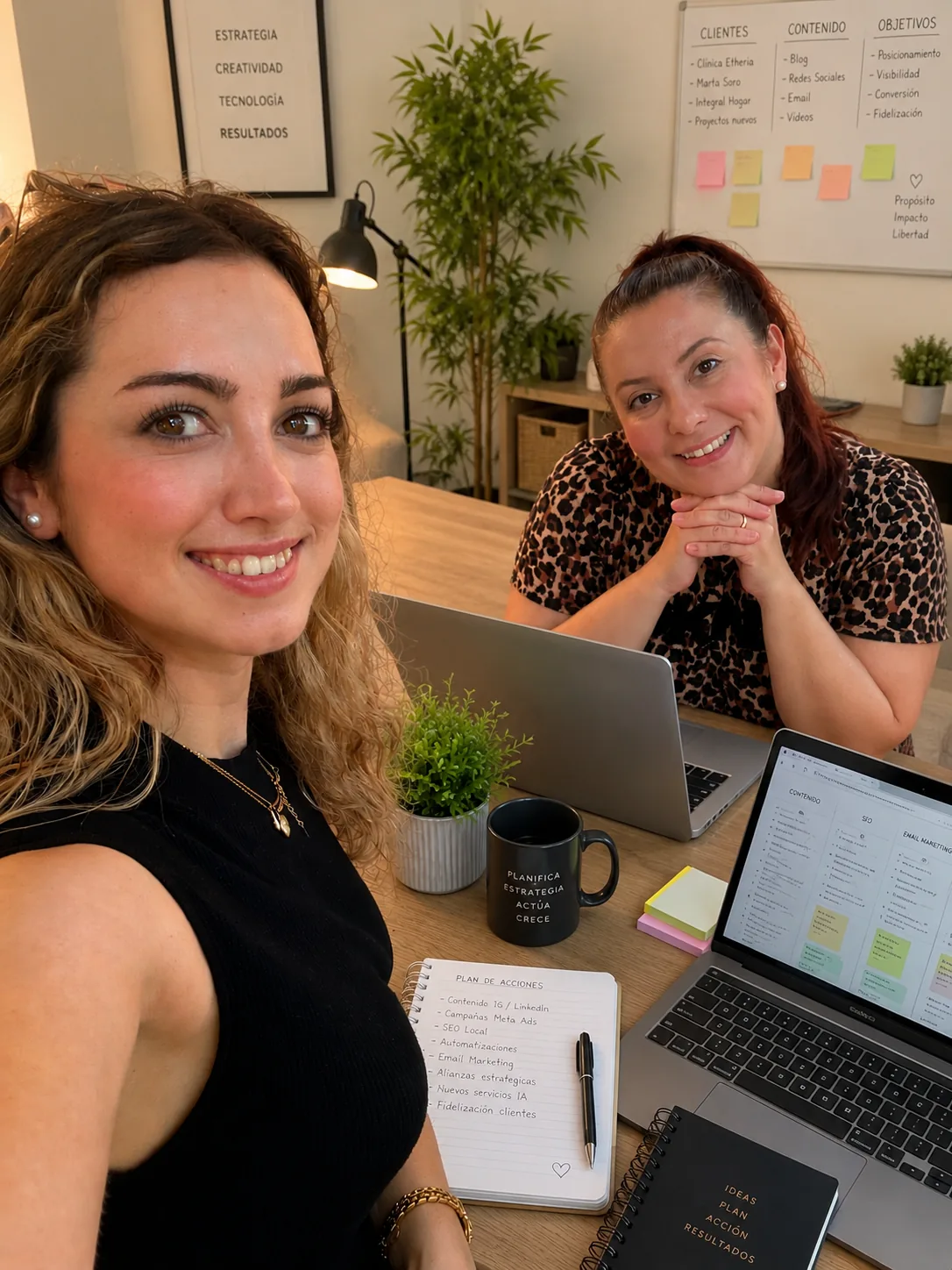 Yolanda Ausina y Raquel Mira, fundadoras de Valentia MS, trabajando juntas